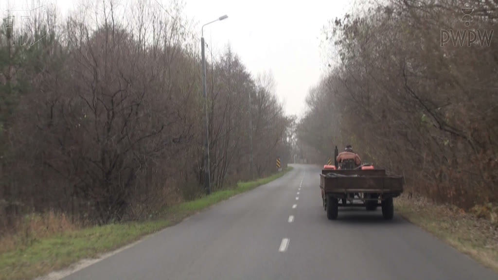 Question illustration: What should a driver of a tractor do when being overtaken by another vehicle?