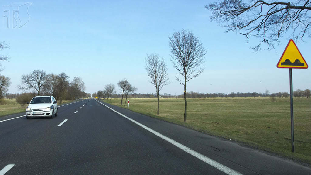 Question illustration: Are you warned in this situation of a transverse unevenness of the roadway?