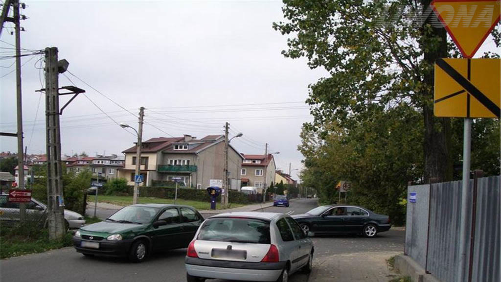 Question illustration: Are entering a road with priority if you turn right at the intersection?