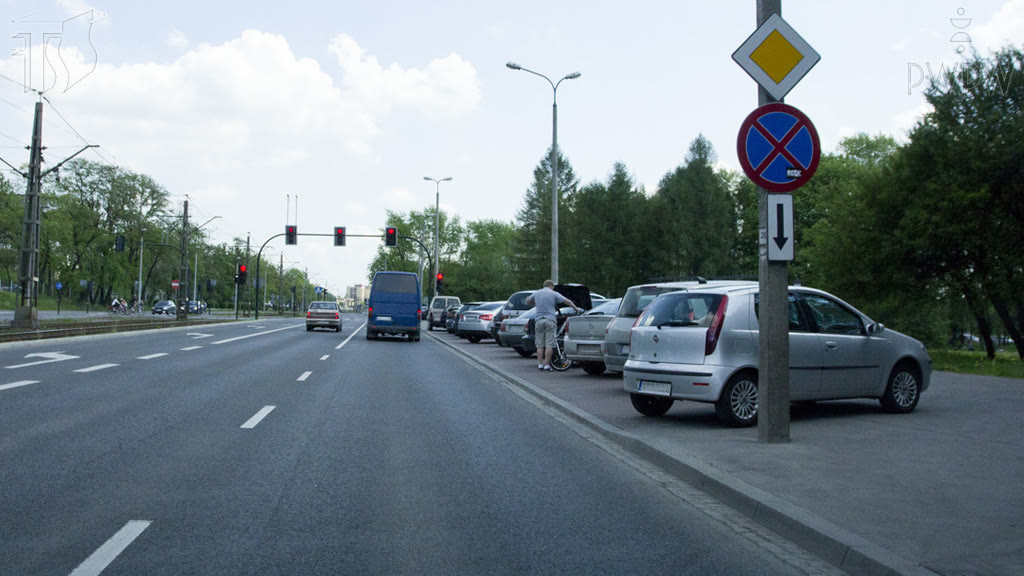 Bild zur Frage: Dürfen Sie auf dem Bürgersteig vor dem gezeigten Zeichen parken?