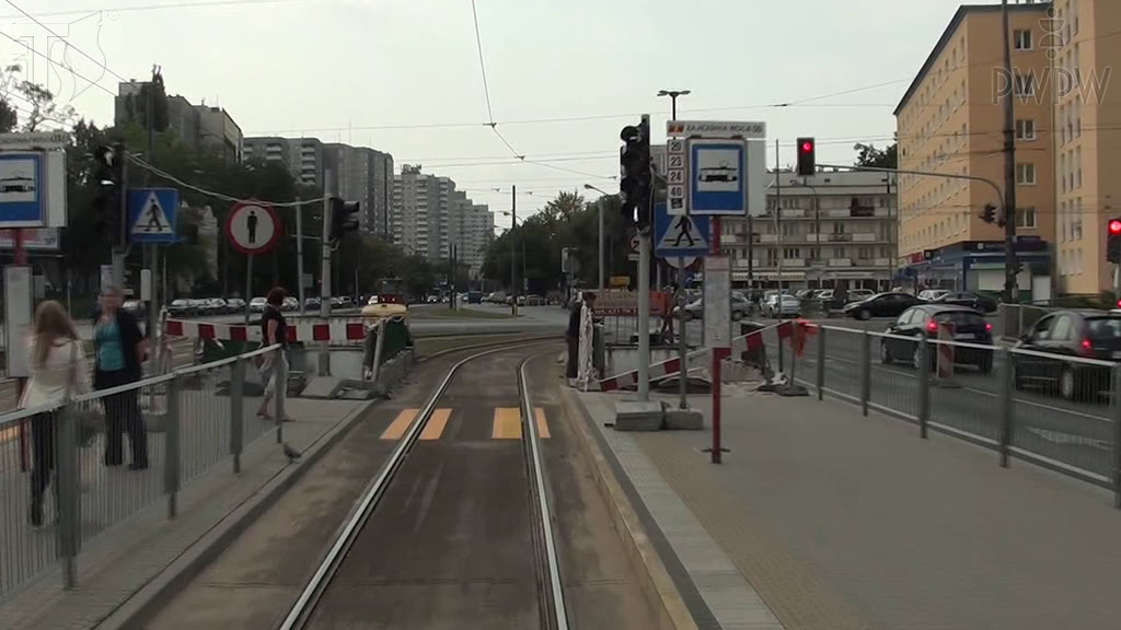 Question illustration: In this situation, can you turn right at the intersection?