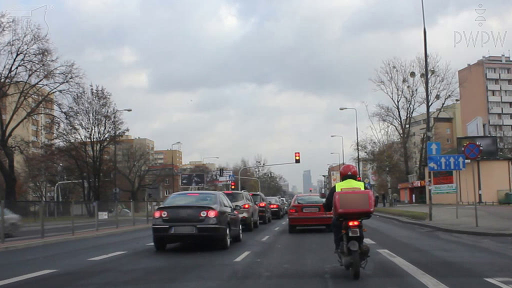 Question illustration: What factor should you particularly pay attention to while riding a moped, in order to keep a proper distance from the vehicle in front of you?