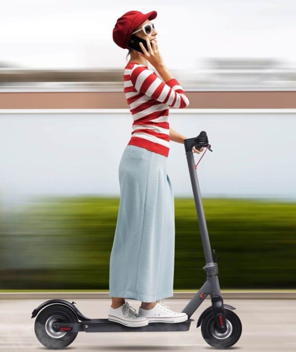 Question illustration: When riding an electric scooter, are you permitted to use a telephone that requires you to hold the handset or microphone in your hand?