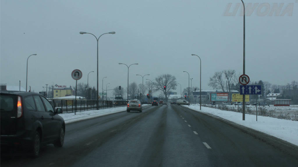 Question illustration: In the presented situation, are you entitled to make a U-turn at the nearest intersection?