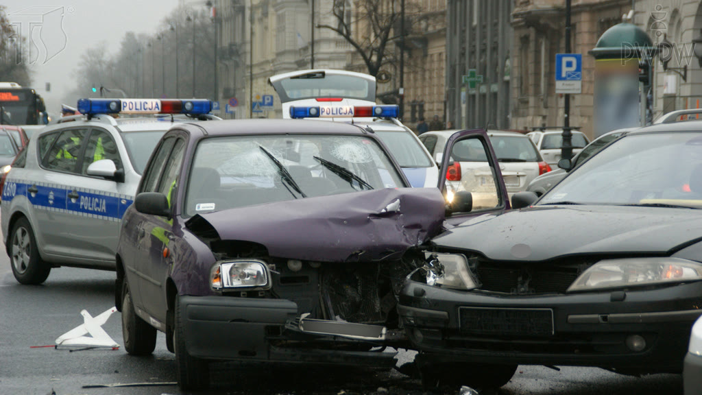 Bild zur Frage: Sind Sie bei der Beteiligung an einem Unfall verpflichtet, die Personaldaten des Fahrzeugbesitzers anzugeben, wenn das ein anderer Unfallbeteiligter verlangt?