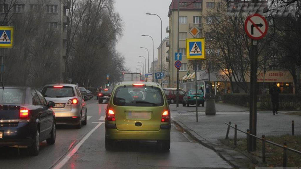 Question illustration: Whic of these factors has a direct impact on the total stopping distance of a passenger car?