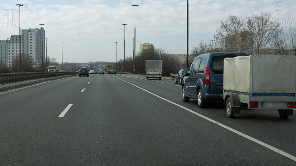 Question illustration: Are you allowed to turn right in this situation?