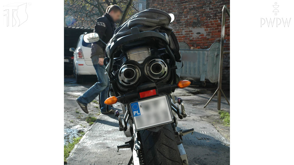 Question illustration: If you ride a single-track motorcycle, can you transport a passenger who is intoxicated?