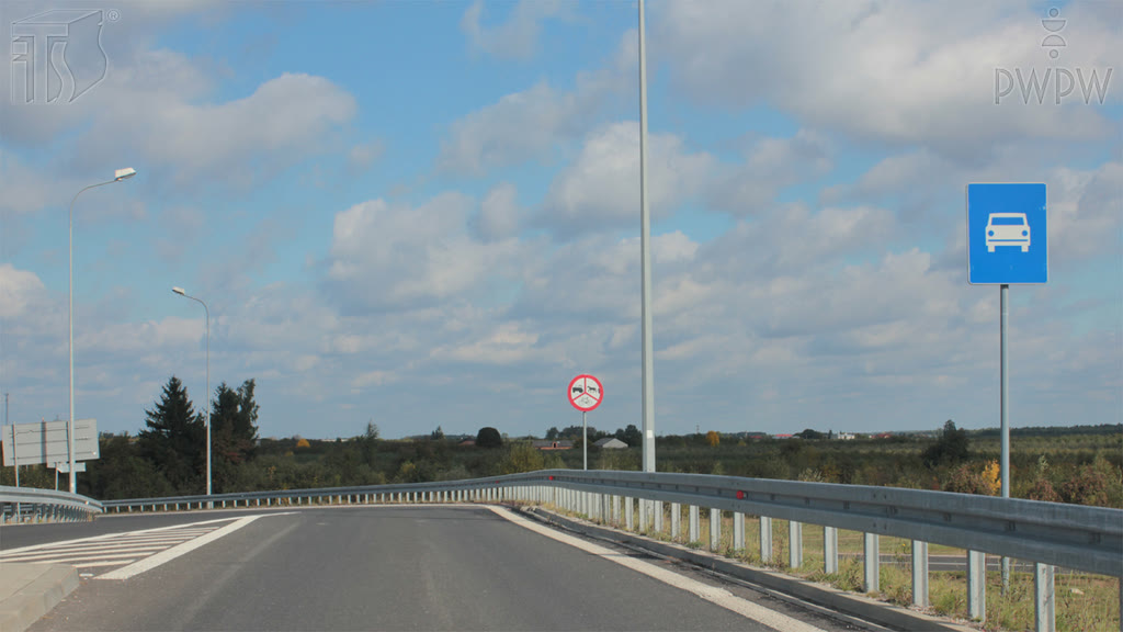 Question illustration: At what maximum speed limit can you drive a passenger car of maximum permissible weight 3 t, on a single-carriage expressway?