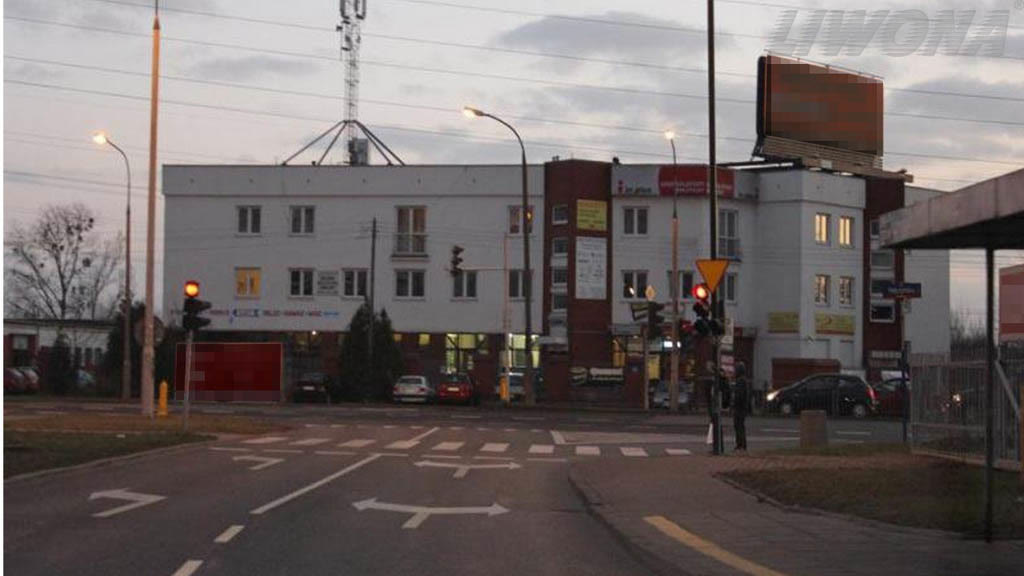Question illustration: Are you entitled to turn left at the intersection from this lane after the traffic lights turn green?