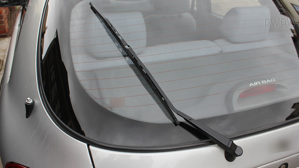Question illustration: What may be the effect if you use damaged or worn wiper blades in a passenger car?