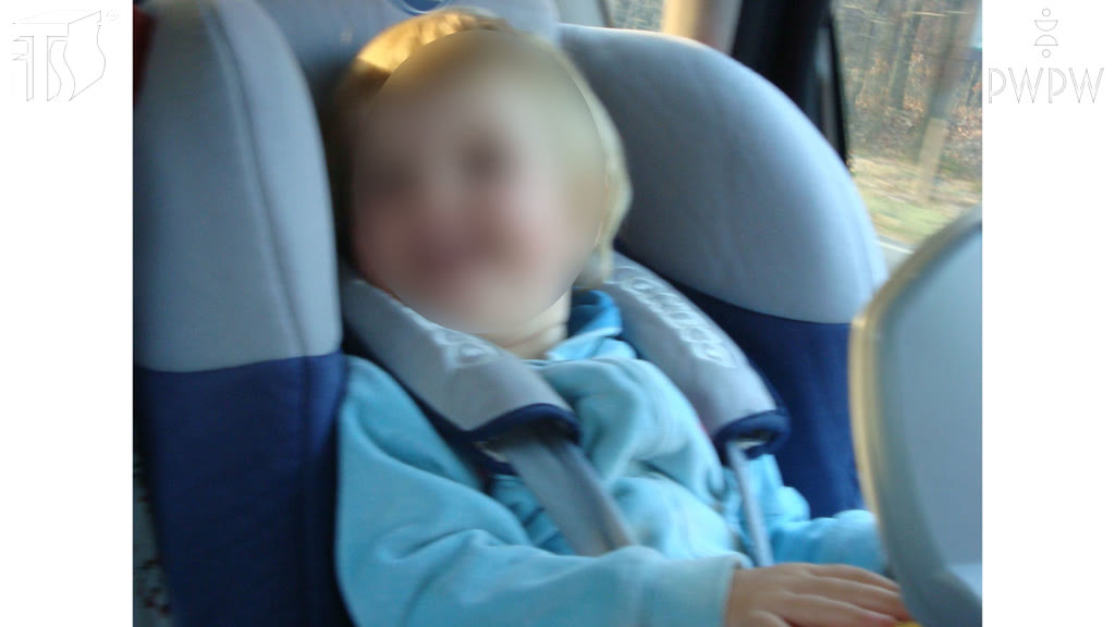 Question illustration: What should be your first reaction when a child fastened in a child safety seat chokes on food?