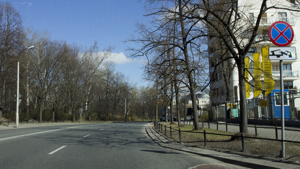 Question illustration: Are you allowed to stop the vehicle for 1 minute beyond this sign?