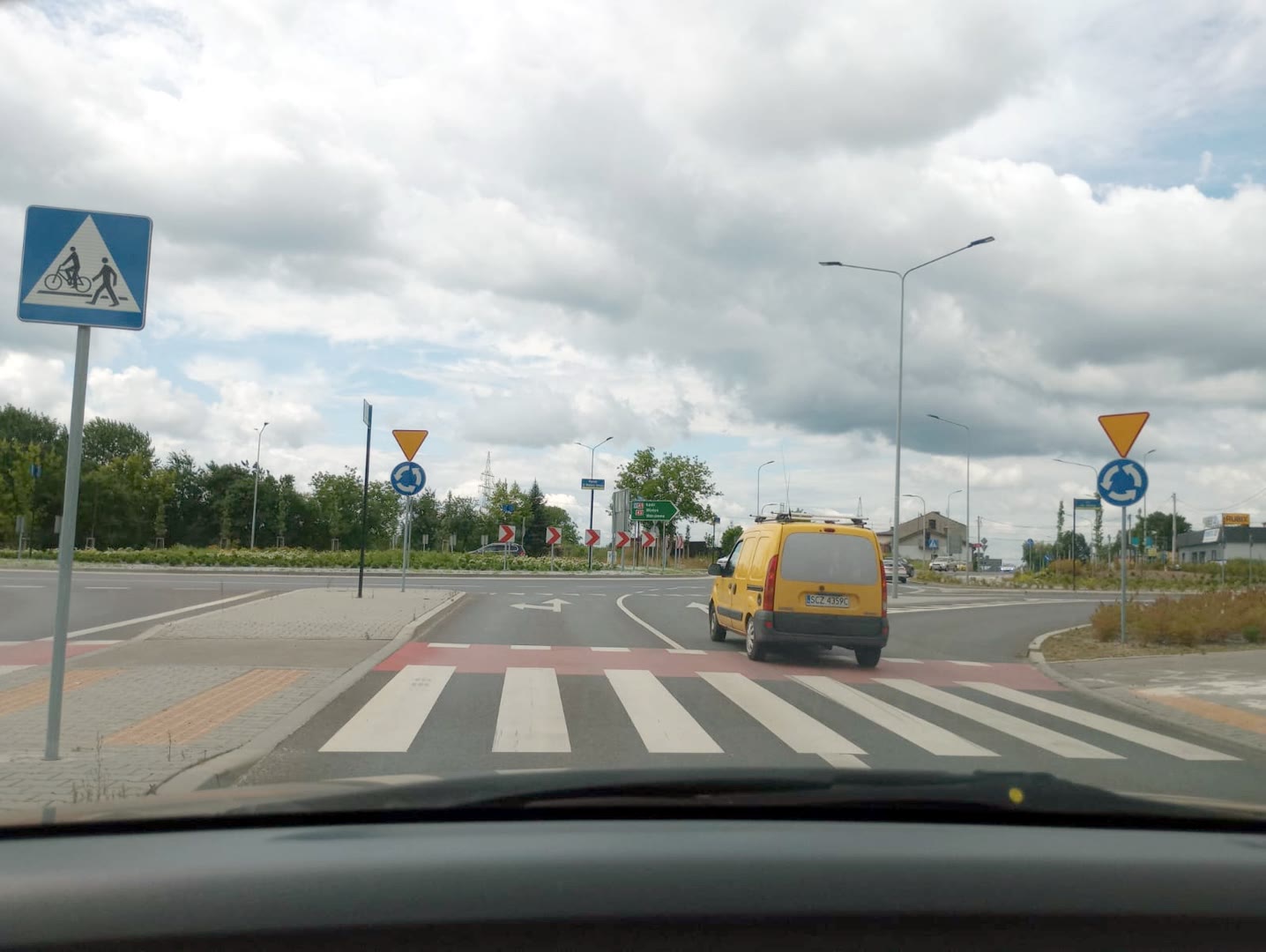 Question illustration: In this scenario, while exercising extreme precaution, are you allowed to overtake the preceding vehicle at the upcoming intersection?