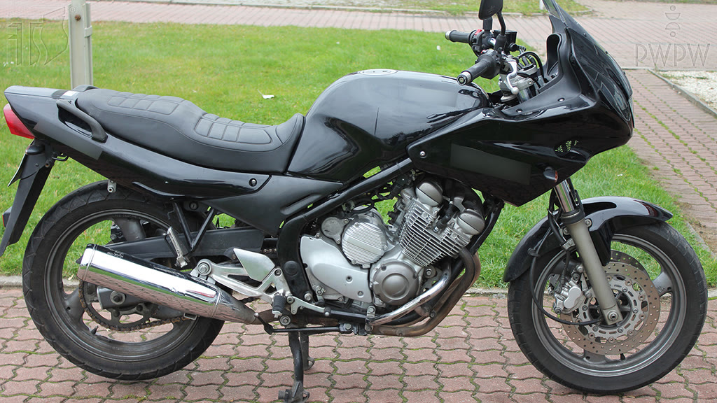 Bild zur Frage: Was dürfen Sie einem Beifahrer, den Sie mit dem Motorrad befördern, nicht gestatten?