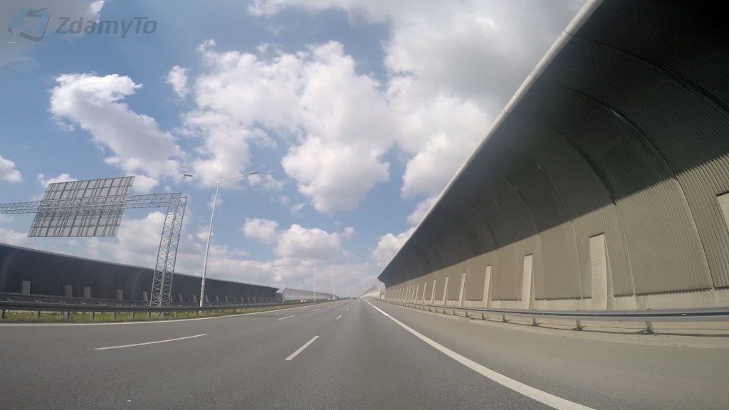 Bild zur Frage: Sie fahren einen PkW mit Anhänger auf einer Autobahn. Welche Geschwindigkeit dürfen Sie nicht überschreiten?