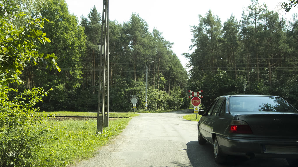 Question illustration: You are in the middle of overtaking. May you cause an accident in this situation?