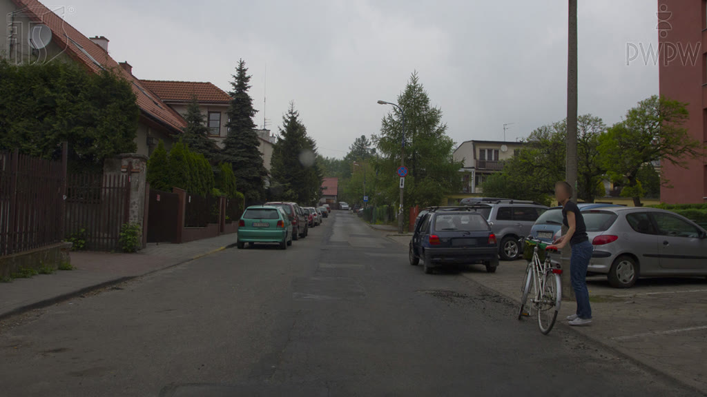 Question illustration: Should you increase the distance from the drunk cyclist when passing him?