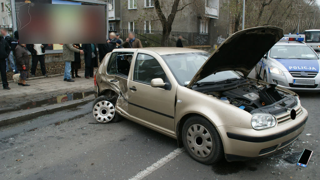 Bild zur Frage: Sind Sie bei der Beteiligung an einem Unfall verpflichtet, die Angaben über die Haftpflichtversicherung des Fahrzeuges anzugeben, wenn das ein anderer Unfallbeteiligter verlangt?