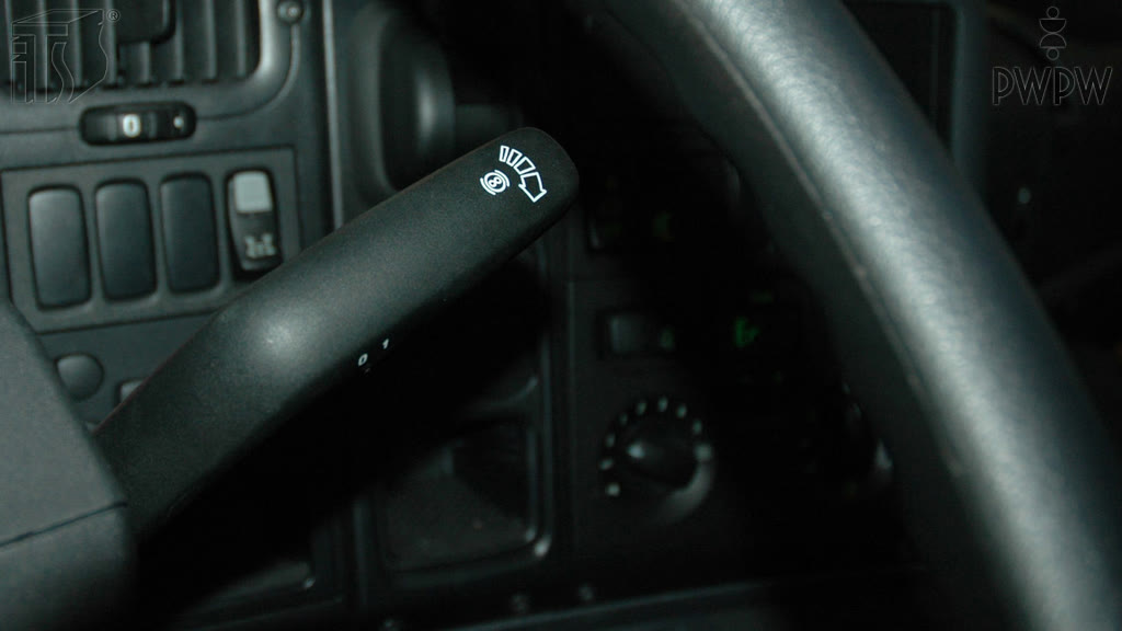 Question illustration: What is the function of a retarder applied in buses?