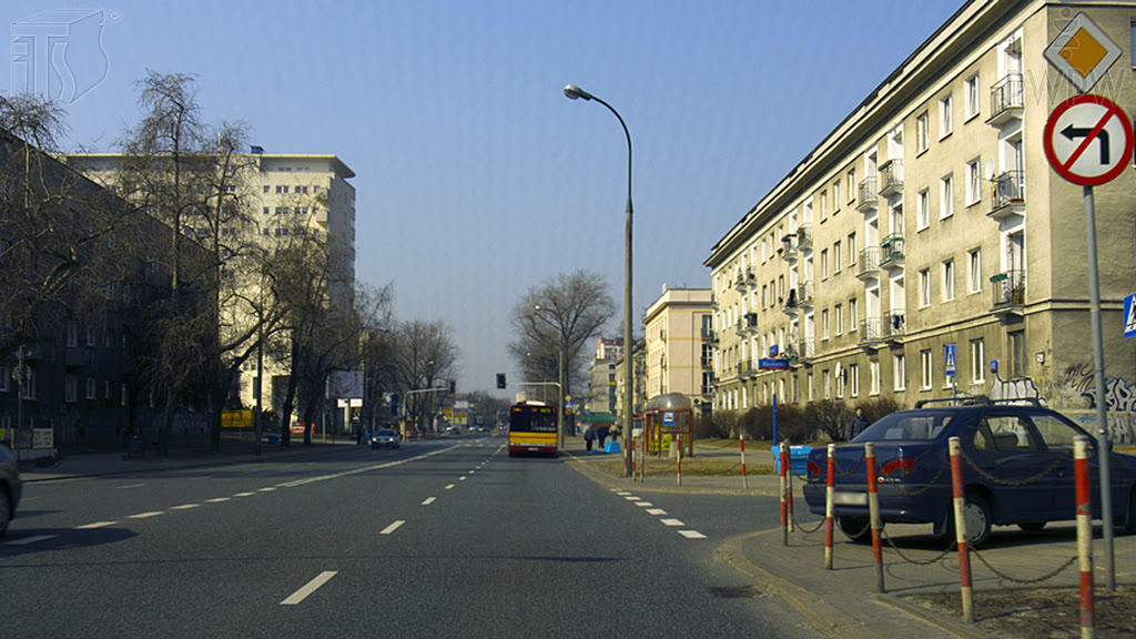 Question illustration: Are you allowed to stop the vehicle on the roadway directly behind this junction?