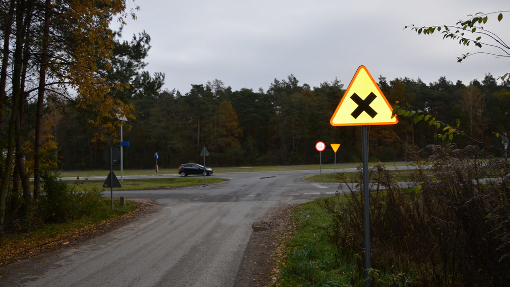 Question illustration: Are you obliged at the nearest intersection behind this sign to give the right of way to a vehicle approaching from the right?