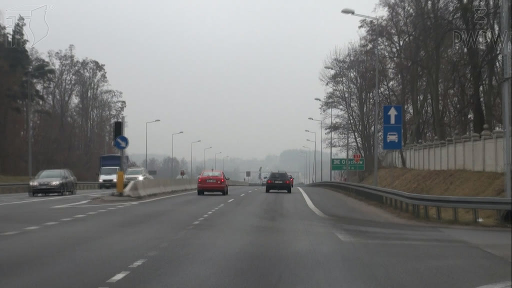 Question illustration: At what speed can you ride a motorcycle on a dual carriage express road?