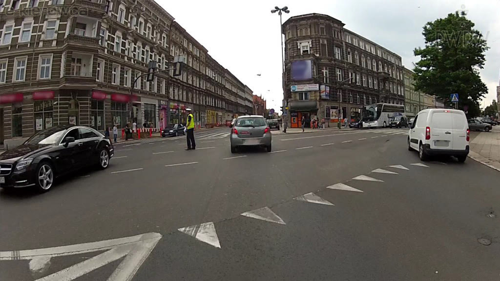 Question illustration: In this situation, are you allowed to drive into the intersection without stopping in front of the line consisting of triangles?