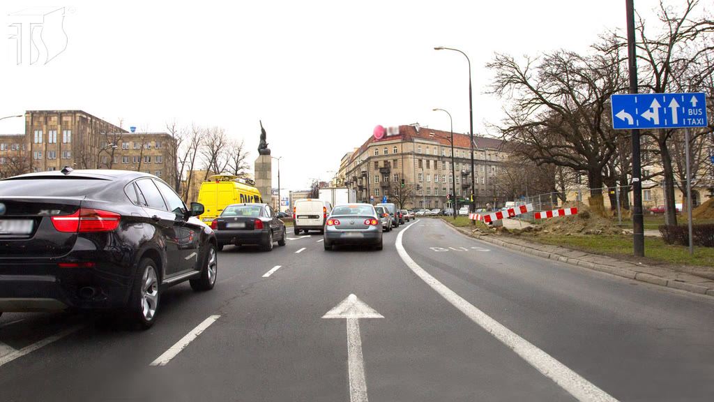 Bild zur Frage: Darf man in dieser Situation auf die Fahrspur an der Fahrbahnkante wechseln?