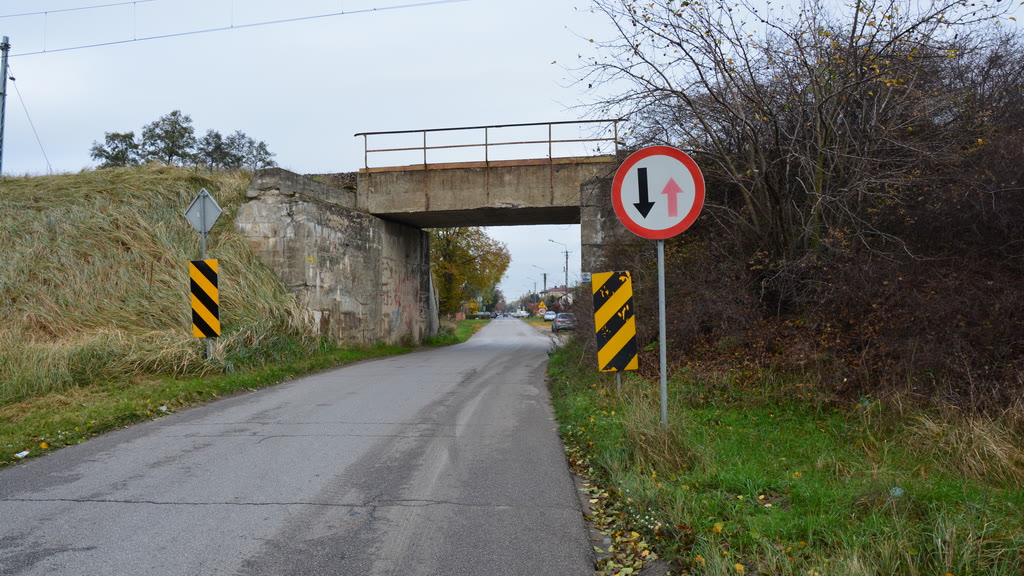 Question illustration: In this situation, do you have priority over the driver approaching from the opposite direction?