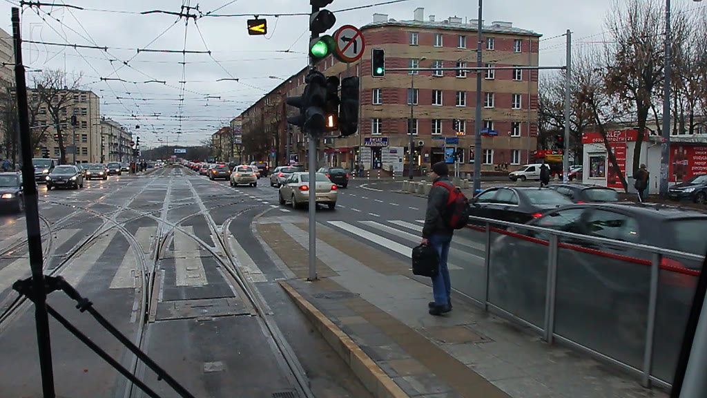 Question illustration: In this situation, are you allowed to turn left?
