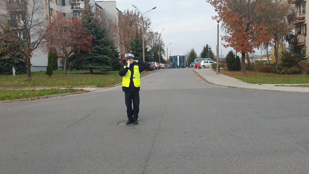 Question illustration: Can you drive into a crossroads when you see a policeman standing in such a position?