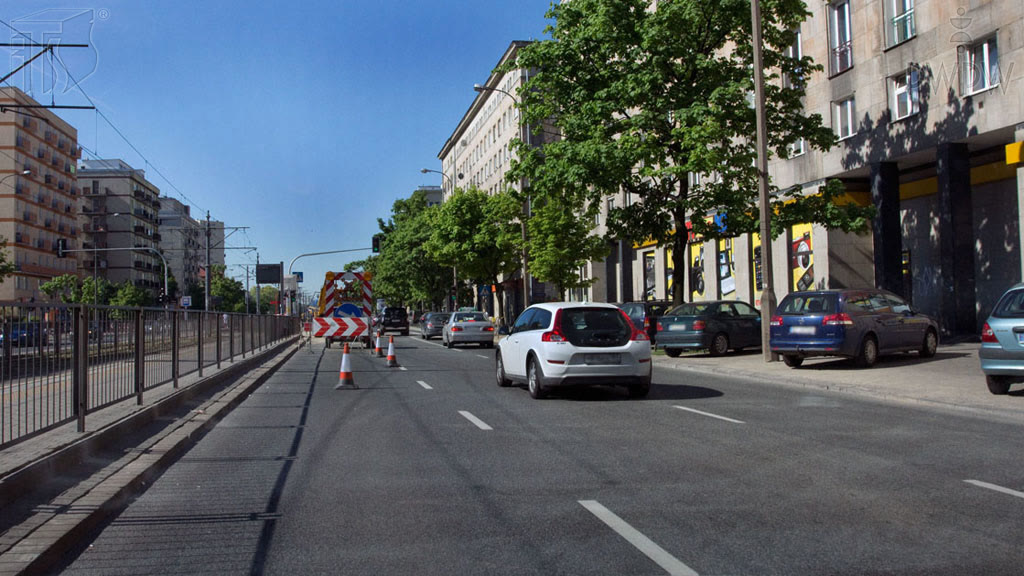 Bild zur Frage: Soll man vor dem Umfahren des Hindernisses die Situation auf anderen Fahrspuren auswerten?