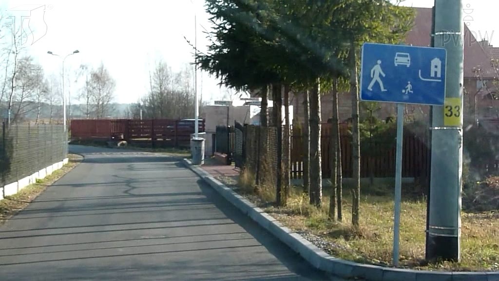 Bild zur Frage: Mit welcher Geschwindigkeit dürfen Sie sich nicht in einem verkehrsberuhigten Bereich bewegen?