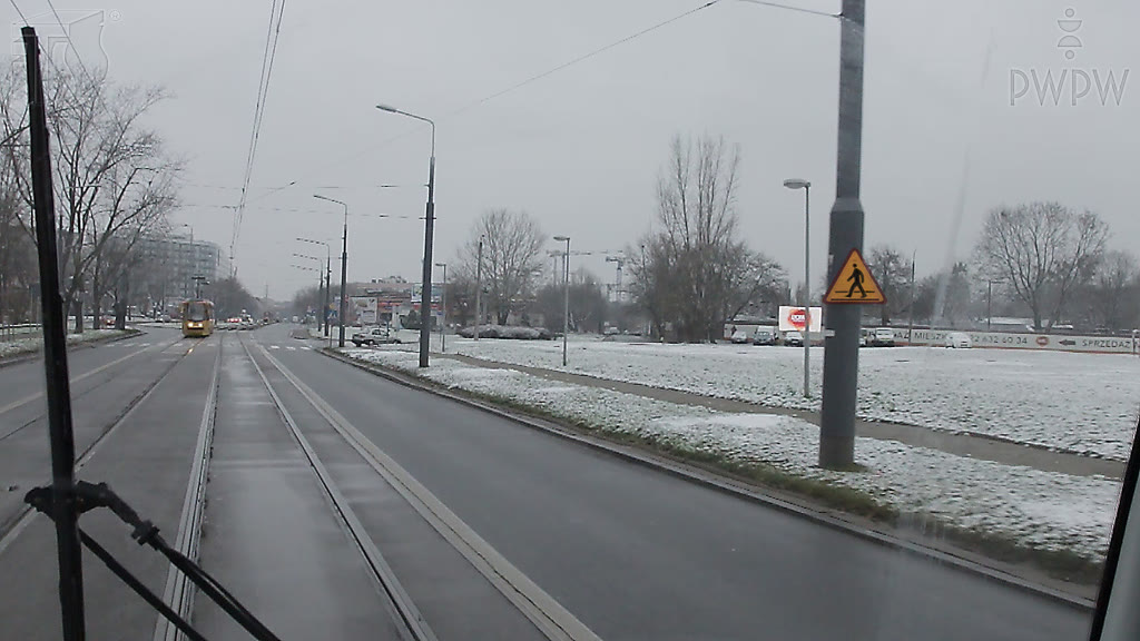 Question illustration: Do warning signs oblige the tram driver to exercise particular caution?