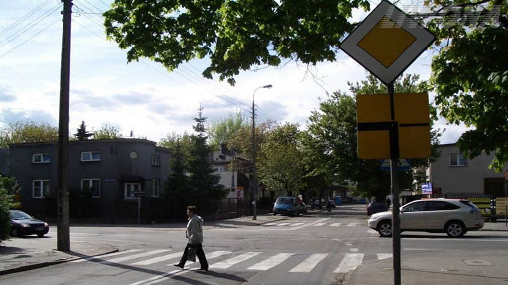 Question illustration: You intend to drive straight on through this intersection. Are you obliged to yield the right of way to vehicles coming from the right?