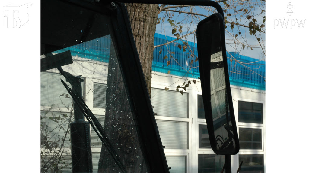 Question illustration: If you go straight in a tractor with a trailer, what should you see in properly-adjusted external mirrors?