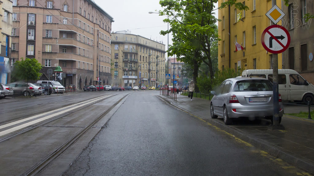 Question illustration: Are you taking the proper lane if you want to turn left at the nearest junction?