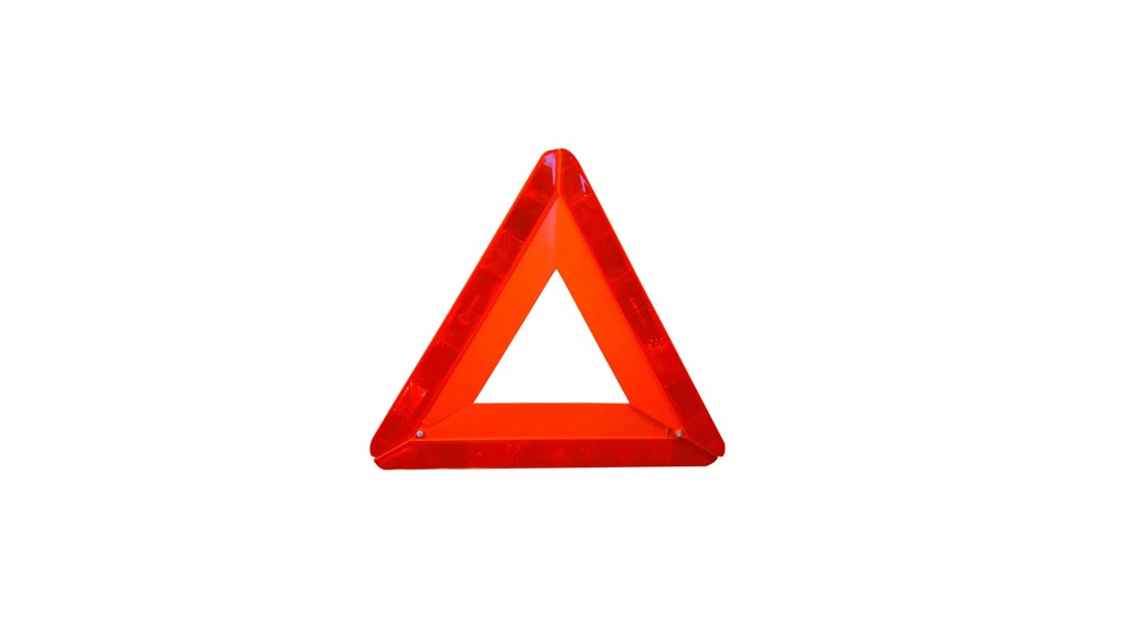 Question illustration: Is the vehicle driver obliged to signal the stop of a motor vehicle or trailer due to damage or an accident on the expressway?