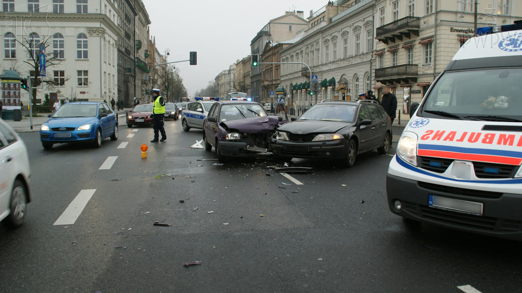 Question illustration: If you're involved in a car accident, are you obliged to provide your personal details at the request of the second party involved in the same accident?