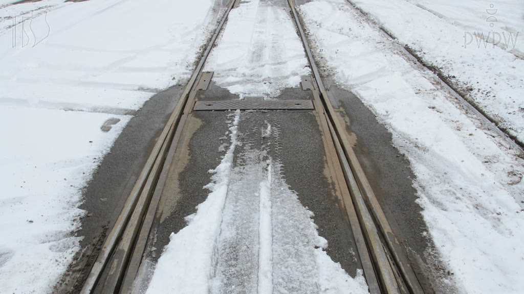 Question illustration: How should you set the trailing-point switch in the event of the necessity to drive while reversing the tram?