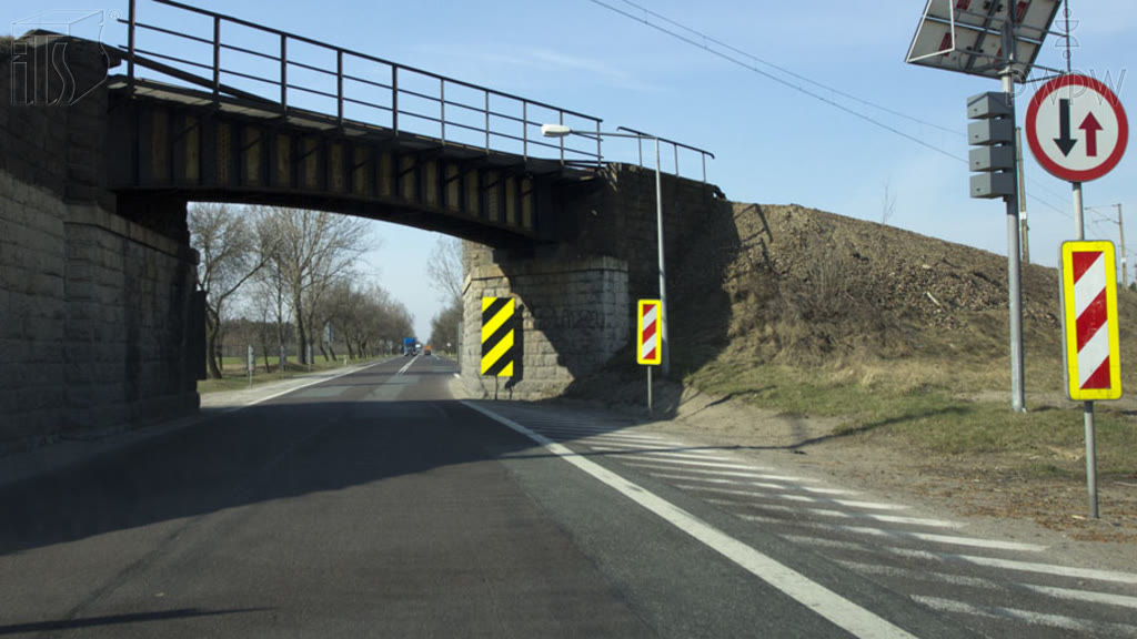 Question illustration: Are you allowed to drive into the narrowed part of the road, if you do not force the oncoming vehicle to stop?