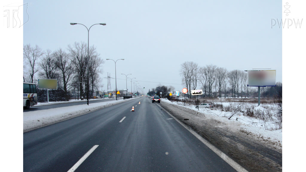 Question illustration: Once you reach an accident spot, can you secure such a spot by appropriately positioning your car and turning on your emergency lights?