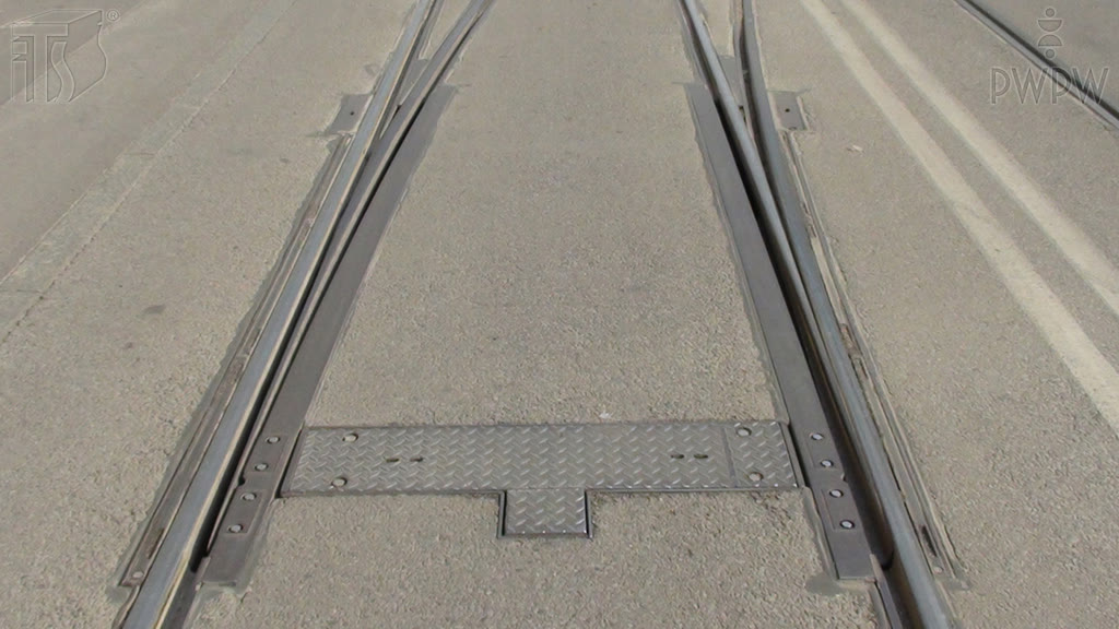 Bild zur Frage: Darf man eine Zweiwaggonstraßenbahn beim Rückwärtsfahren auf einer Weiche anhalten?