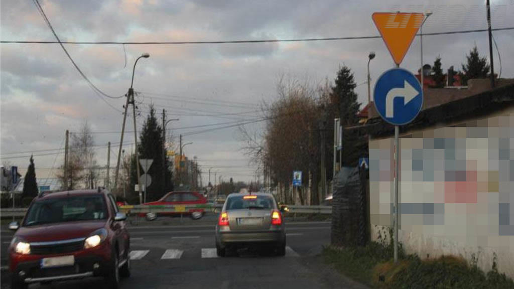 Question illustration: Are you obliged in each case, to stop the vehicle before entering such an intersection?