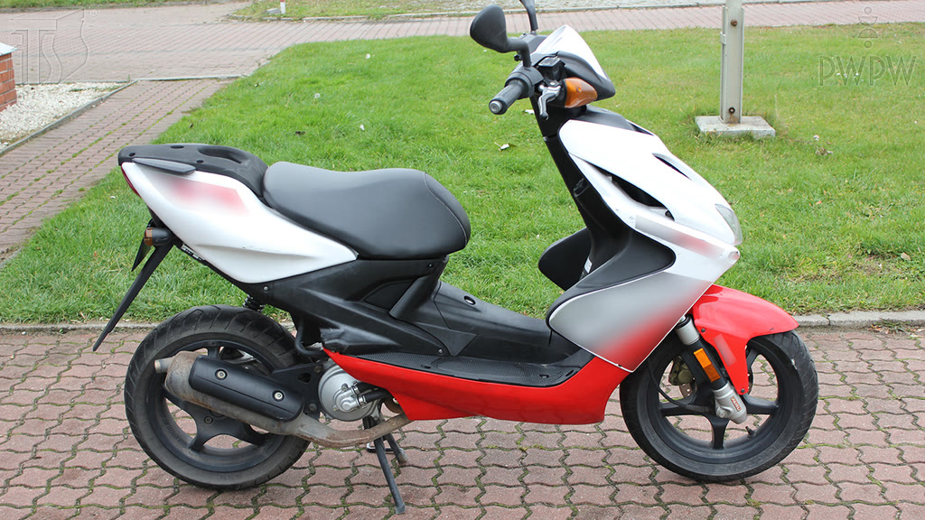 Bild zur Frage: Welche von den genannten Rückstrahlern gehört zur Pflichtausrüstung des Mopeds?