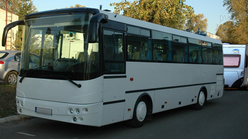 Ilustracja do pytania: Jaka jest maksymalna dopuszczalna długość zespołu pojazdów złożonego z autobusu i przyczepy?