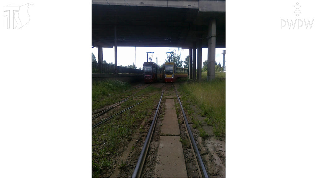 Question illustration: In this situation, is driving both trams straight on simultaneously permitted?