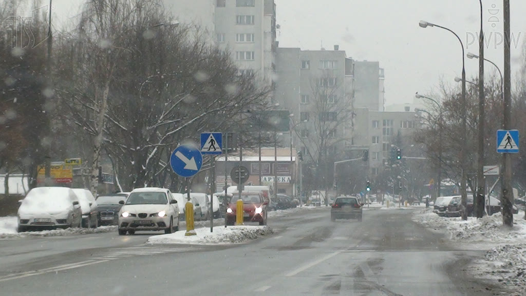Question illustration: What can you expect during sudden braking in these road conditions?
