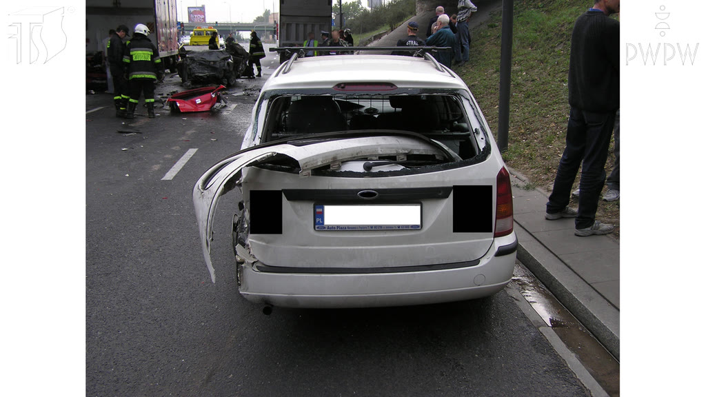 Question illustration: If you're involved in a car accident in which there are injured parties, can you remove your car from the scene of the accident so that it does not create an obstacle to traffic?